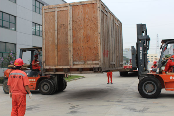 加工中心設(shè)備搬運(yùn) 加工中心設(shè)備搬運(yùn)