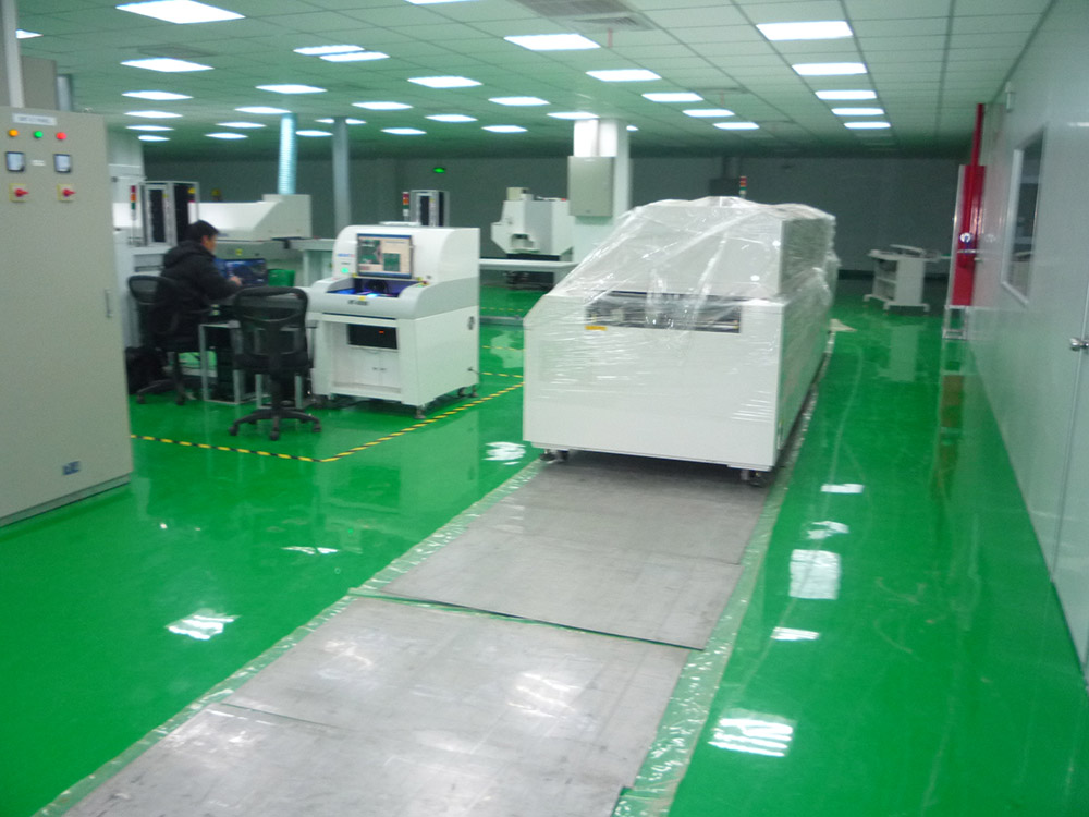 二樓平臺無塵室吊裝作業(yè) 二樓平臺無塵室吊裝作業(yè)